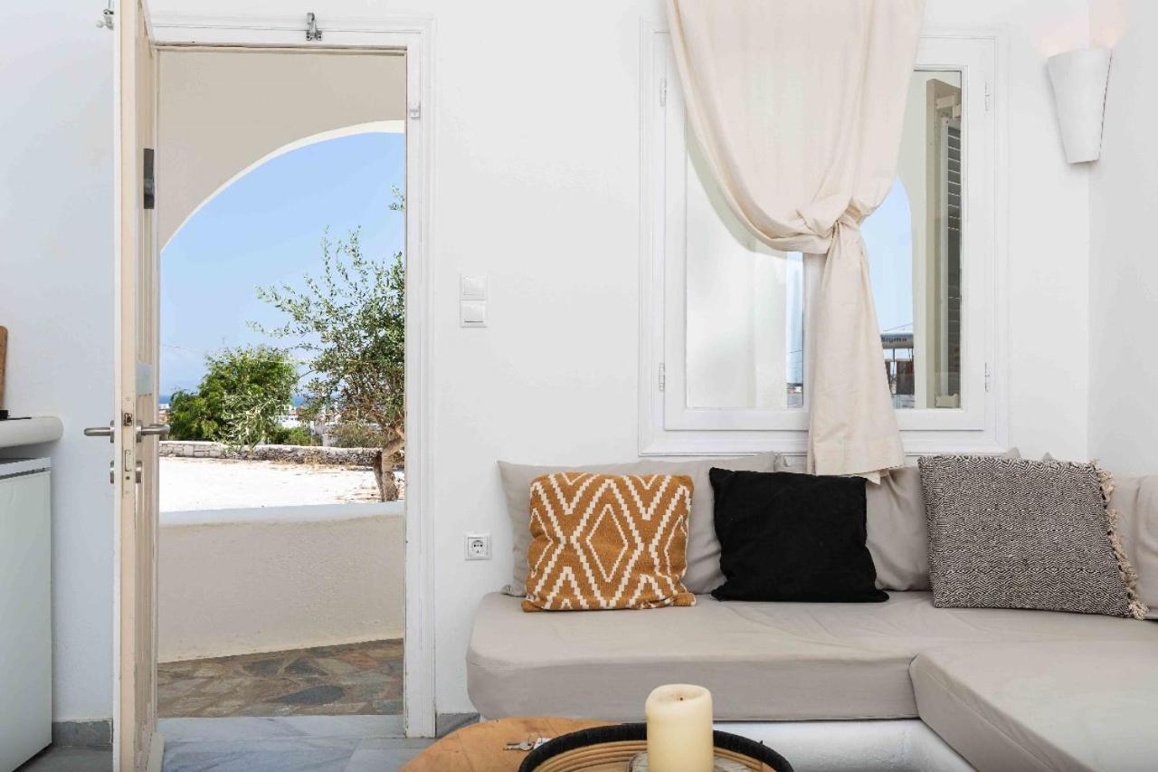 Aspries Suites Piso Livadi Extérieur photo